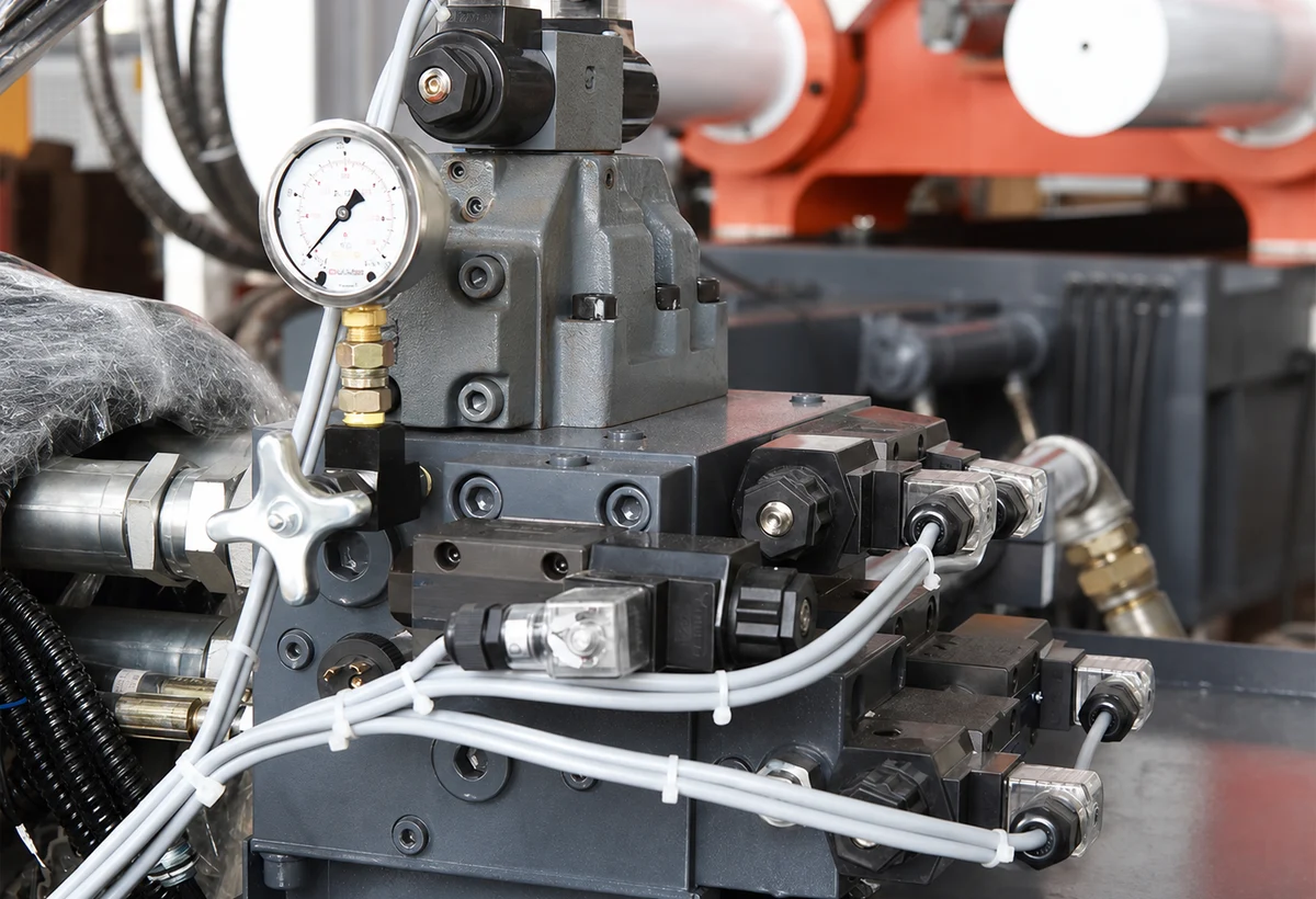 Pressure control interface for cold chamber housing process review