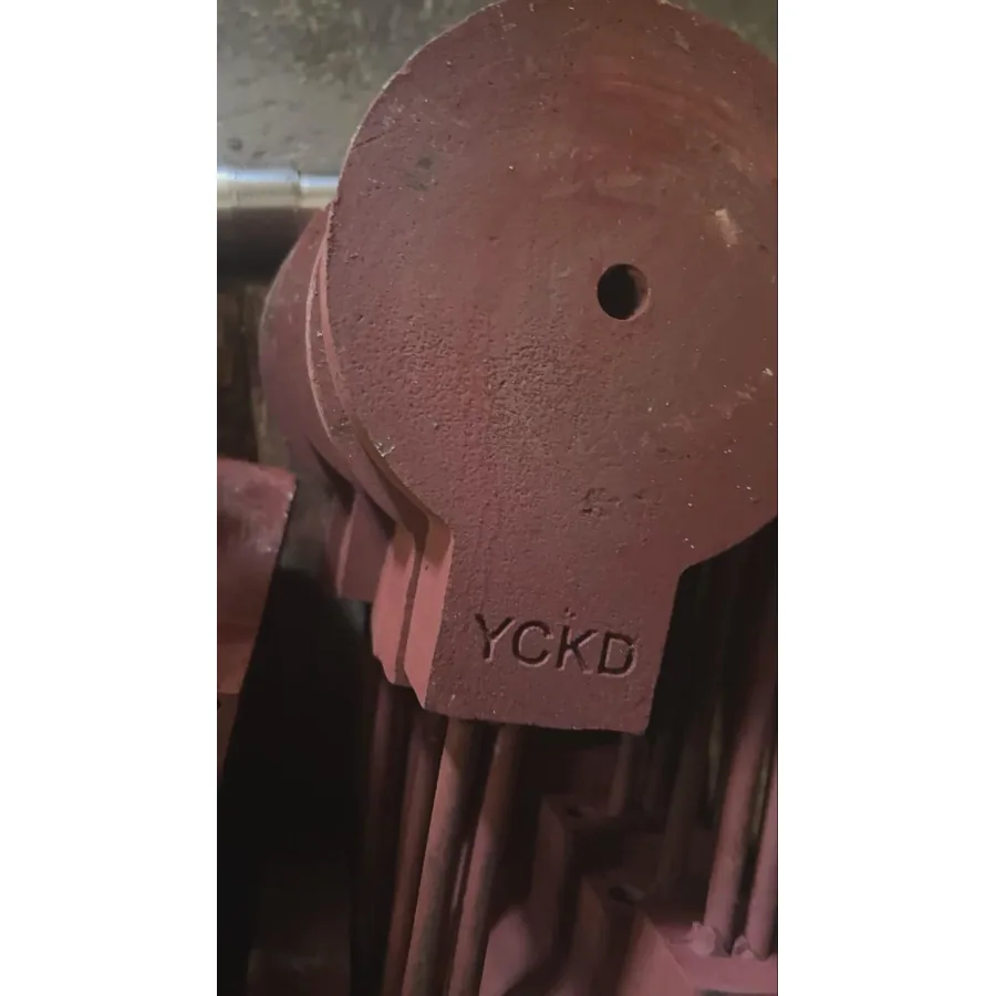 Round hot chamber heater disc or plate with central opening